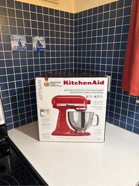 KitchenAid Artisan Stand Mixer in Gloss Red
